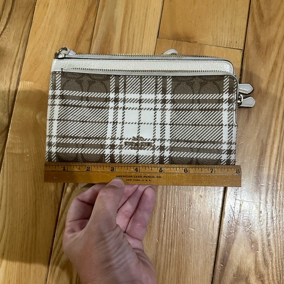 Large authentic Coach wristlet - Picture 3 of 5